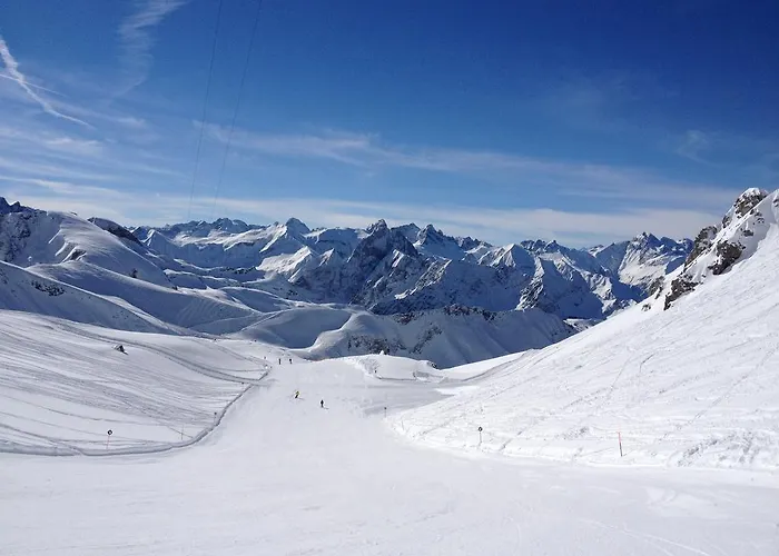 아파트 Hislar's Hues *